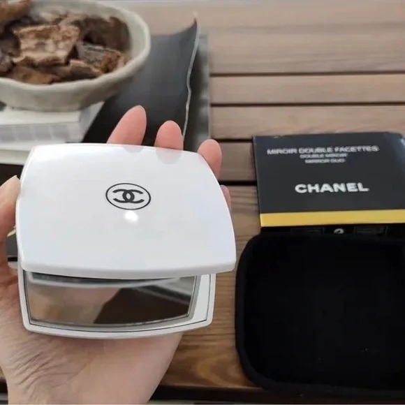 CHANEL Miroir Double Facettes 限定版　131 CHANEL Miroir Double Facettes 限定版 131